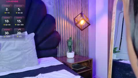 _charlotte_queen_ online show from July 8, 1:36 pm