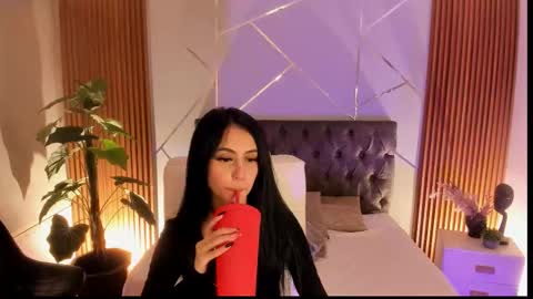 Snapshot of _coraliinee_ chatting on September 12, 5:09 am Coraline online show from September 12, 5:09 am