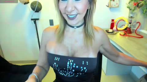  cristal ayala online show from November 21, 12:30 am