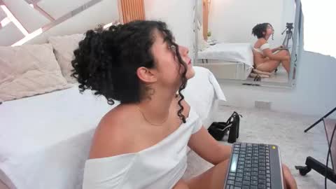 _curly_beauty online show from February 19, 4:39 pm