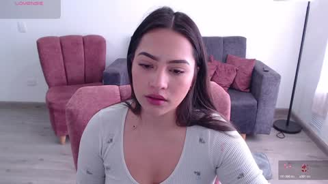 Snapshot of _dakota_j chatting on December 3, 4:11 pm Your Dakota online show from December 3, 4:11 pm
