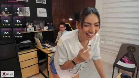 WELCOME TO THE OFFICE online show from November 25, 11:14 pm