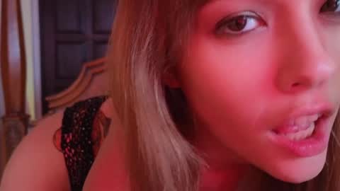 Snapshot of _demi_dee_ chatting on February 1, 2:37 am DemiDee online show from February 1, 2:37 am