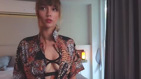 Snapshot of _demi_dee_ chatting on January 24, 10:00 am DemiDee online show from January 24, 10:00 am