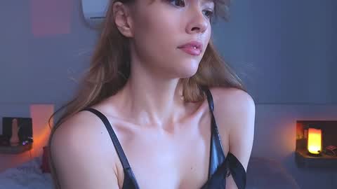 Snapshot of _demi_dee_ chatting on December 31, 9:31 am DemiDee online show from December 31, 9:31 am