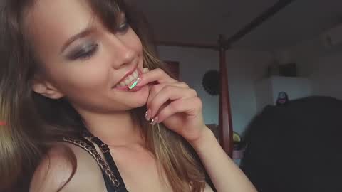 Snapshot of _demi_dee_ chatting on December 27, 8:35 am DemiDee online show from December 27, 8:35 am