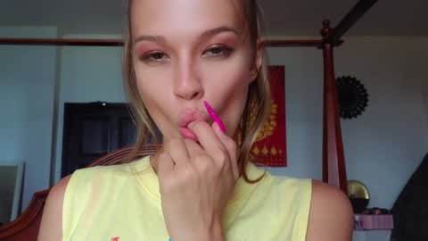 Snapshot of _demi_dee_ chatting on March 11, 9:13 am DemiDee online show from March 11, 9:13 am