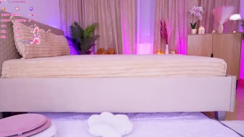 Just Dia online show from January 6, 7:18 pm