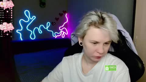 chloue and Gretta online show from November 11, 8:33 pm