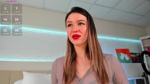 Snapshot of _emiliaa_ chatting on February 2, 6:25 am Milana online show from February 2, 6:25 am