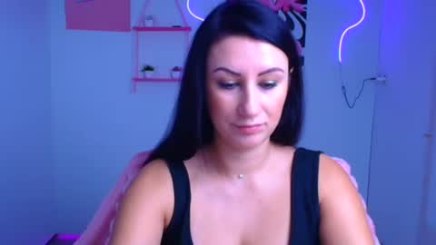 Snapshot of _emma_lay chatting on October 20, 11:48 am Emma online show from October 20, 11:48 am