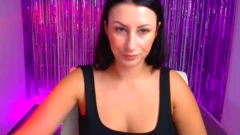 Snapshot of _emma_lay chatting on October 4, 11:52 am Emma online show from October 4, 11:52 am