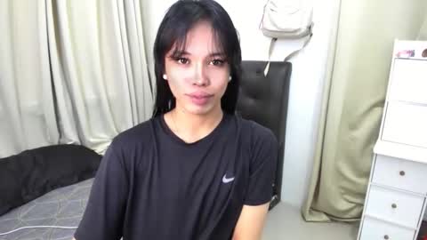 yanie online show from November 10, 12:02 am