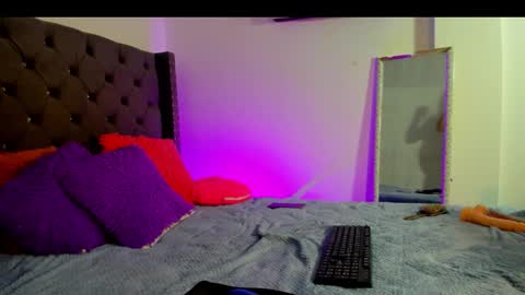 Ivone online show from March 27, 1:22 am