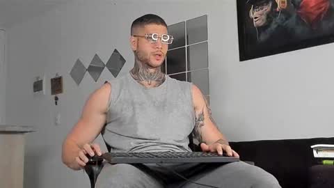 Snapshot of _jamesleandros chatting on March 2, 5:01 am jeison online show from March 2, 5:01 am