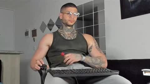 Snapshot of _jamesleandros chatting on February 20, 5:01 am jeison online show from February 20, 5:01 am