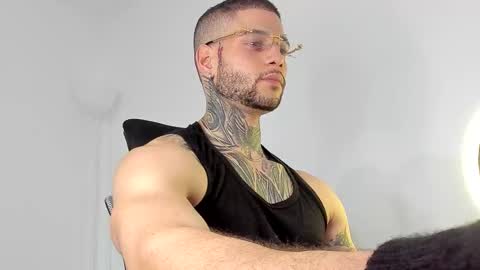 Snapshot of _jamesleandros chatting on October 2, 4:00 am jeison online show from October 2, 4:00 am
