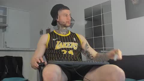 Snapshot of _jamesleandros chatting on December 21, 2:47 pm jeison online show from December 21, 2:47 pm