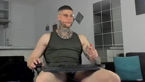 Snapshot of _jamesleandros chatting on December 5, 12:58 am jeison online show from December 5, 12:58 am