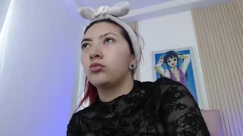 Mia online show from January 12, 1:29 pm