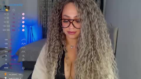 _just_a_queen_3 online show from January 14, 7:11 pm