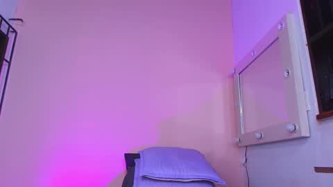 Snapshot of _kendall_07 chatting on September 18, 12:53 pm Kendall online show from September 18, 12:53 pm