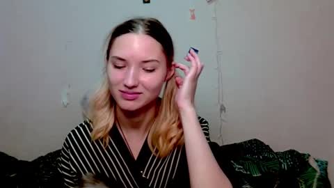 _kikiclark_ online show from October 15, 8:53 pm