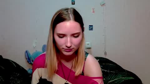 _kikiclark_ online show from October 11, 9:07 pm