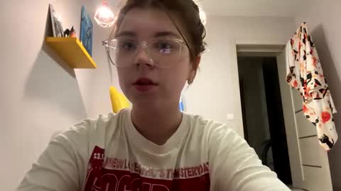 Snapshot of _kirieshka chatting on February 10, 12:30 am Molly Emily online show from February 10, 12:30 am