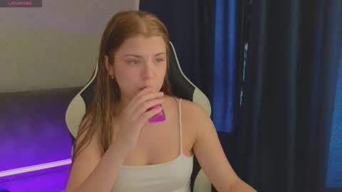 Snapshot of _kirieshka chatting on October 8, 10:10 am Molly Emily online show from October 8, 10:10 am