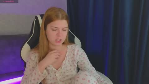 Snapshot of _kirieshka chatting on October 19, 9:25 am Molly Emily online show from October 19, 9:25 am