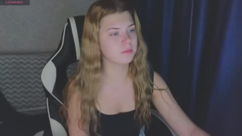 Snapshot of _kirieshka chatting on September 21, 2:32 pm Molly Emily online show from September 21, 2:32 pm