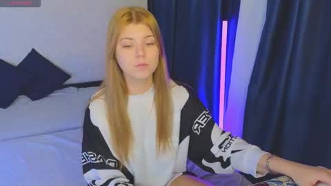 Snapshot of _kirieshka chatting on October 22, 1:02 pm Molly Emily online show from October 22, 1:02 pm