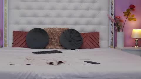 Lena Paul online show from November 21, 6:00 am