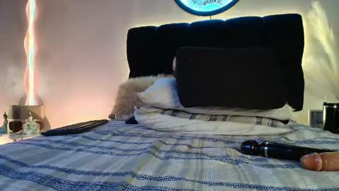 Lorrayne online show from May 11, 4:04 pm