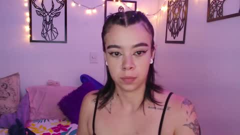 Snapshot of _marcela_wi chatting on February 6, 12:43 am Marce  online show from February 6, 12:43 am