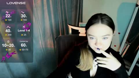 Snapshot of _margoqueen_ chatting on October 8, 8:09 am Margo online show from October 8, 8:09 am