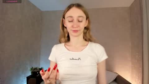  Gwen  online show from November 3, 5:52 am