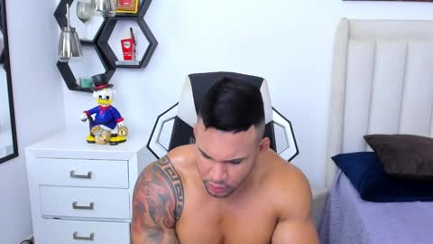 _matthew_santos_ online show from February 4, 11:59 pm