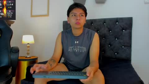 _maximo_1 online show from June 17, 1:27 pm