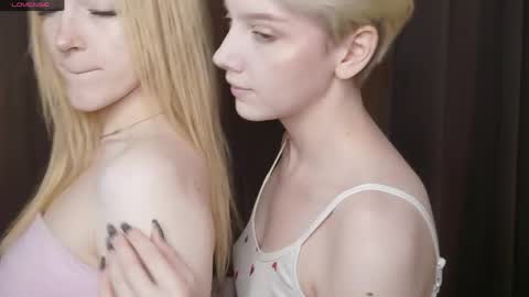 Elva and Kate  online show from May 21, 6:09 am