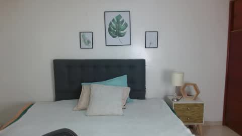 _melliissa_ online show from April 18, 7:29 pm