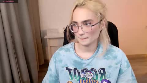 _meow_neko_ online show from March 15, 7:17 pm