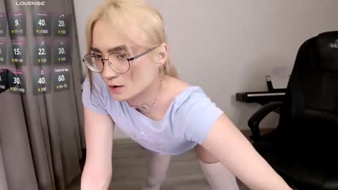 _meow_neko_ online show from February 18, 8:41 pm