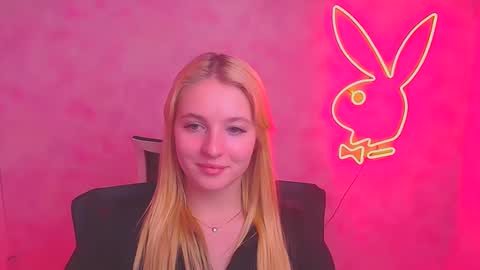 Snapshot of _mila_la_ chatting on February 9, 1:03 pm Melanie online show from February 9, 1:03 pm