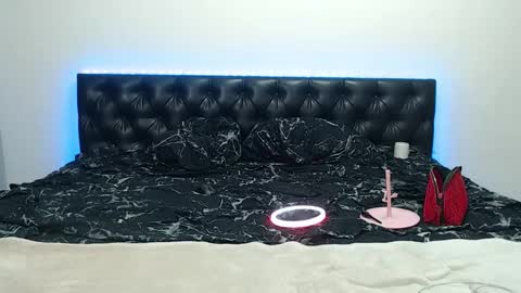 mikey and mia online show from September 26, 9:01 pm