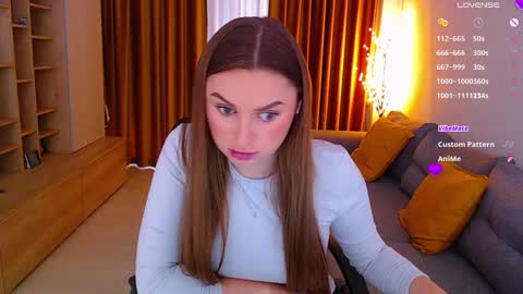 Mia online show from December 4, 10:48 am