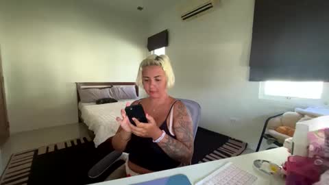 Francine Aisi Morpho - a genus of blue butterflies. online show from January 8, 8:16 am