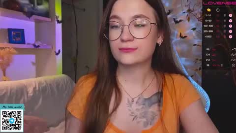 Mia with a big heart  online show from October 31, 12:49 pm