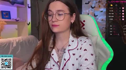 Mia with a big heart  online show from October 28, 12:06 pm